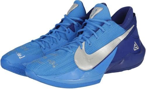 Giannis Antetokounmpo Milwaukee Bucks Автограмирани практики користени сини Nike чевли од сезоната во НБА 2020-21